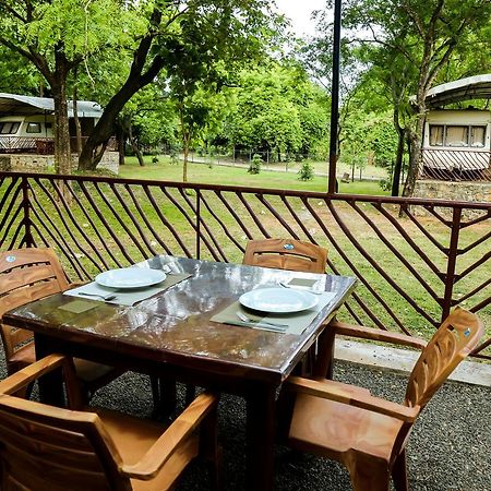 Malwathu Oya Caravan Park Bed & Breakfast Anuradhapura Eksteriør bilde