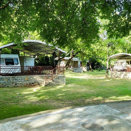 Malwathu Oya Caravan Park Bed & Breakfast Anuradhapura Eksteriør bilde