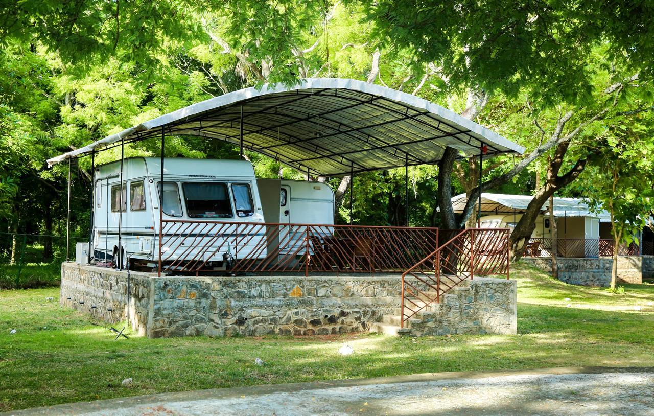 Malwathu Oya Caravan Park Bed & Breakfast Anuradhapura Eksteriør bilde